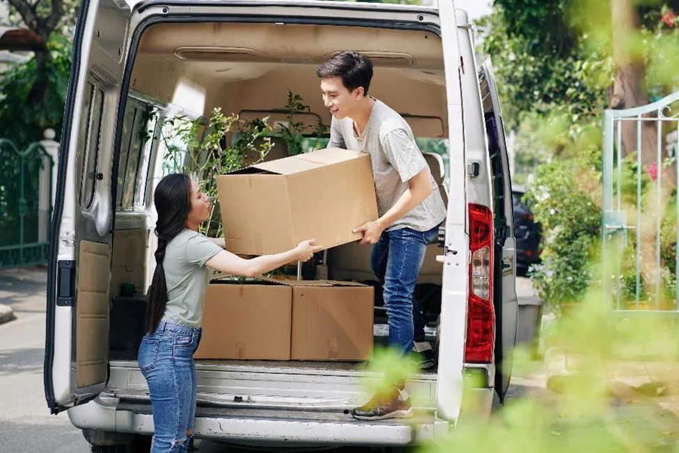 Pros and Cons: Renting a Moving Truck vs. Hiring Professional Movers